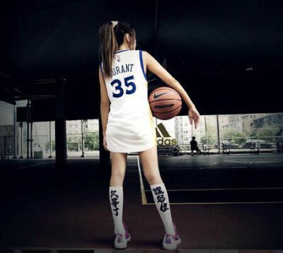 篮球女生背影唯美图片图片