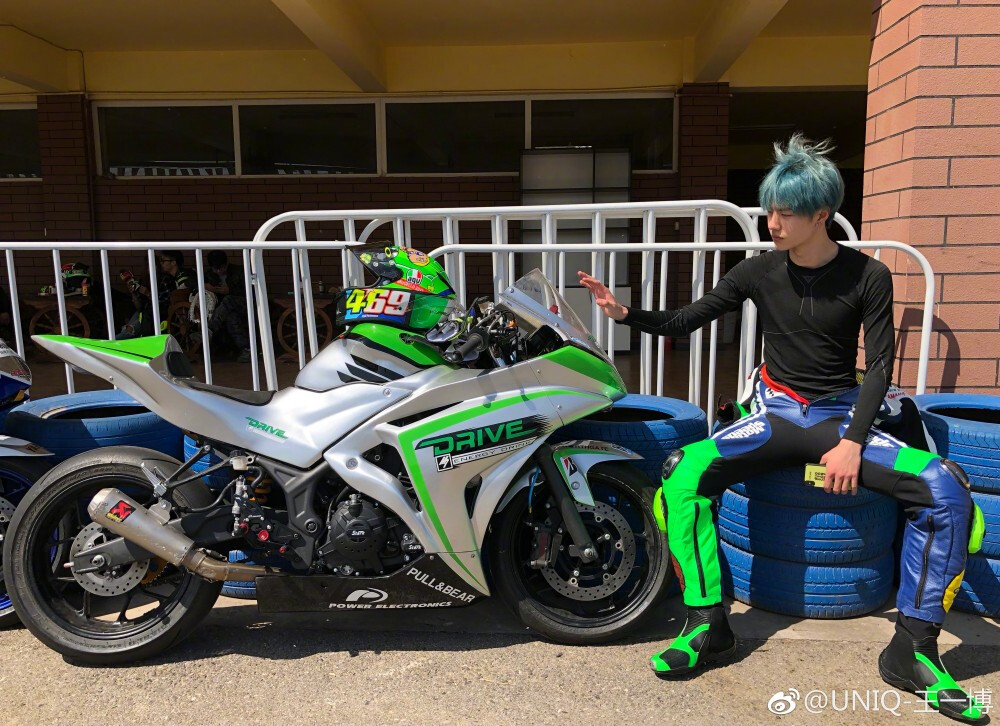 考古!图源王一博wb 啵啵的大摩托和乐高