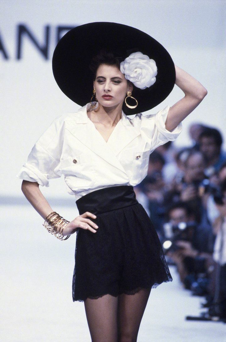 inès de la fressange在1980年代的chanel秀场.