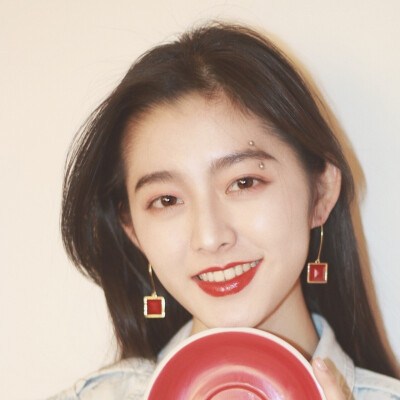 女生头像来自微博:婴宁lasw