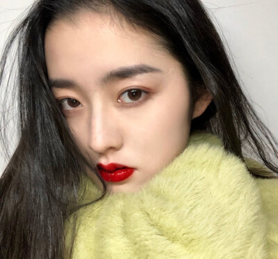 女生头像来自微博:婴宁lasw