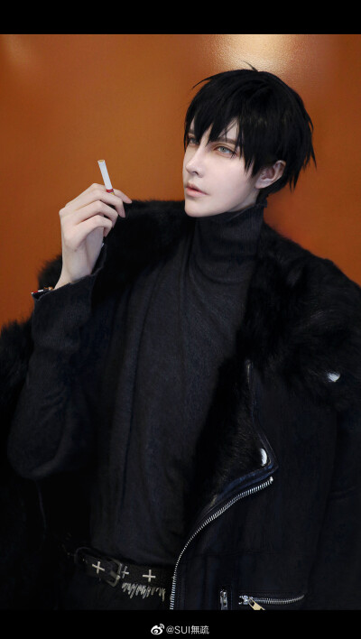 五叔cos的bl漫画《19天》里的人物【贺天】