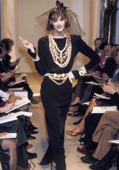 要论真人间香奈儿,80年代香奈儿第一位专属模特伊娜,才真的担的起这个