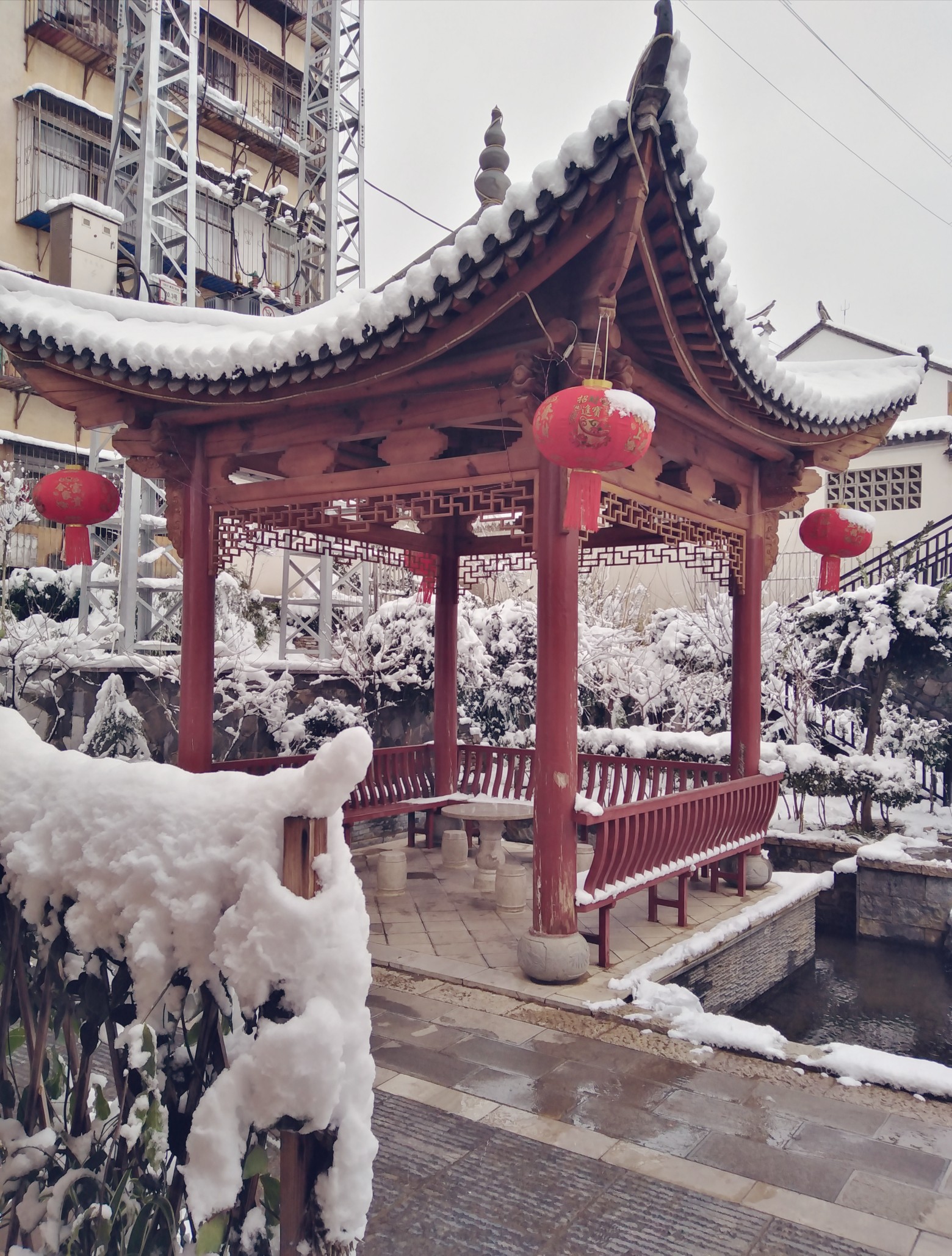 家乡春节的雪景……好多年没下这么大的雪了呢