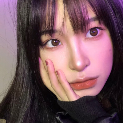 云朵偷喝了我放在屋顶的酒 于是她脸红变成了晚霞女生头像/闺蜜头像