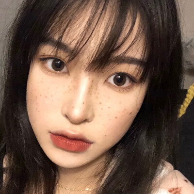 云朵偷喝了我放在屋顶的酒 于是她脸红变成了晚霞女生头像/闺蜜头像