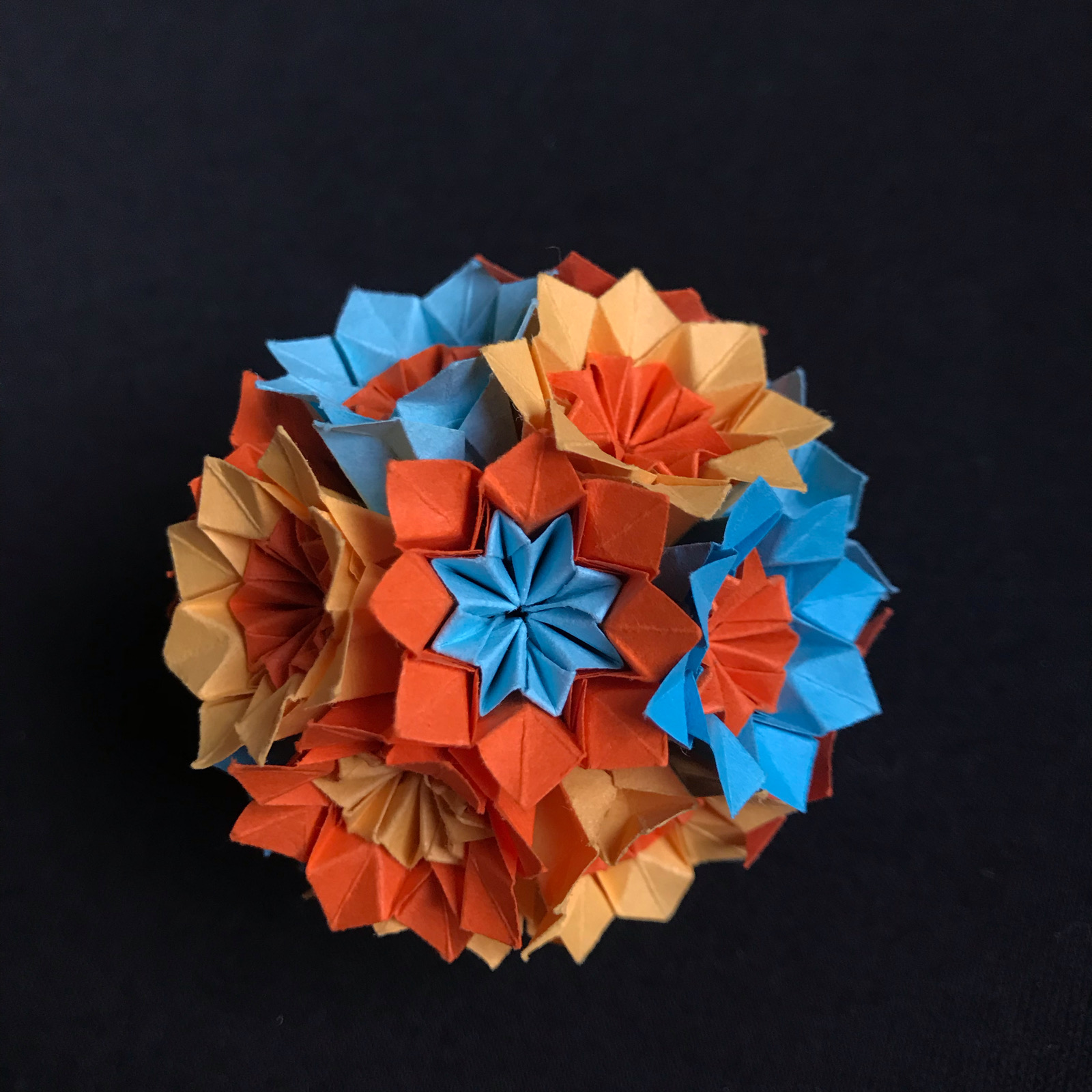 【手工折纸花纸球】一个过分艳丽的球