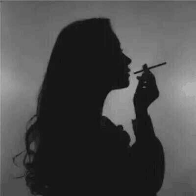 女生头像黑暗系 抽烟图片