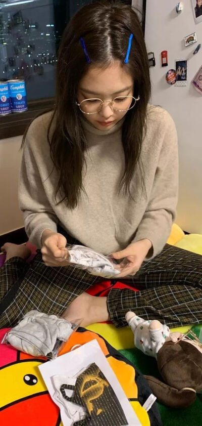 金智妮车上壁纸