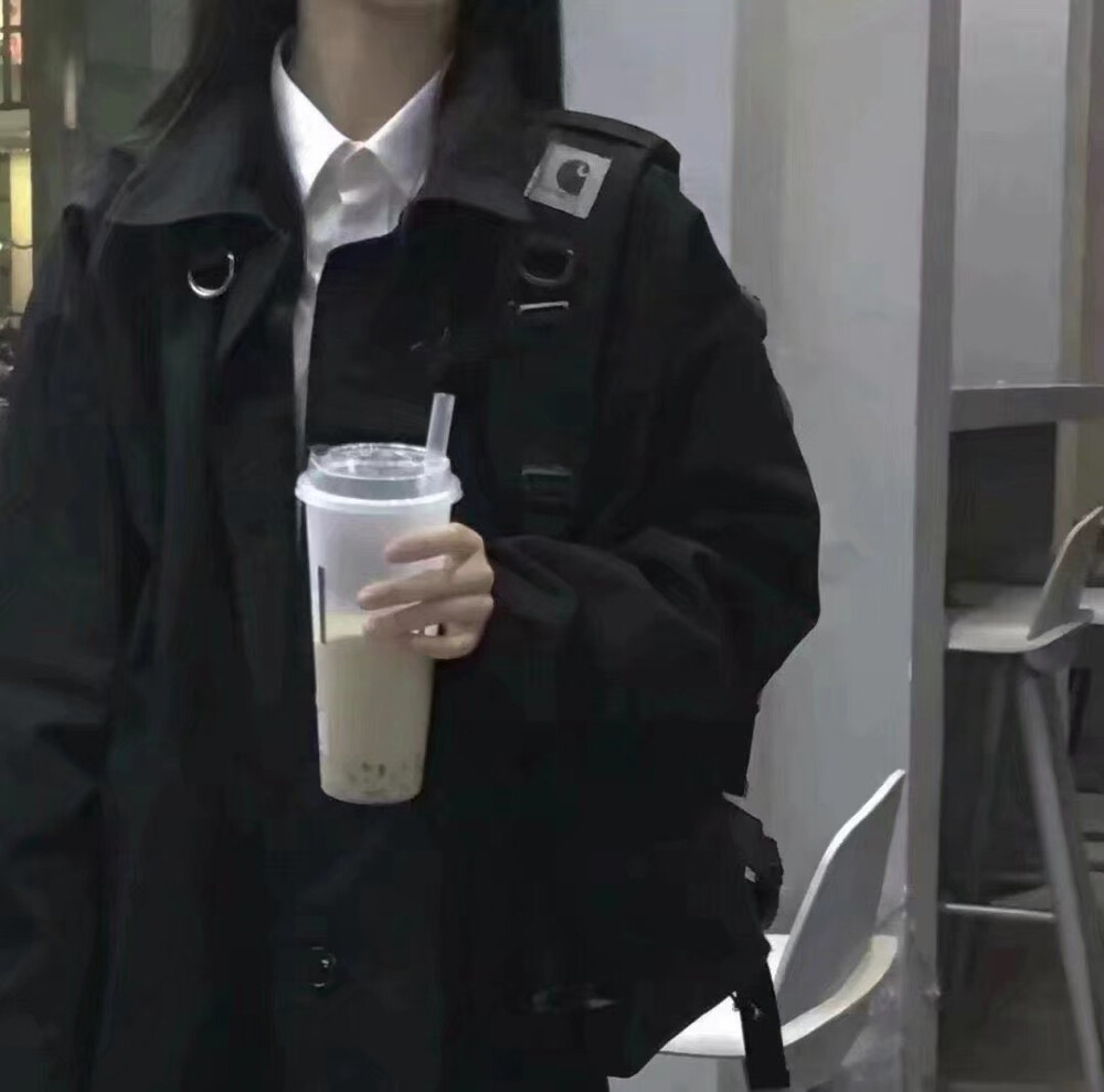 自己满身灰暗还总想着给别人一些光今日份女生微信头像/ins潮图