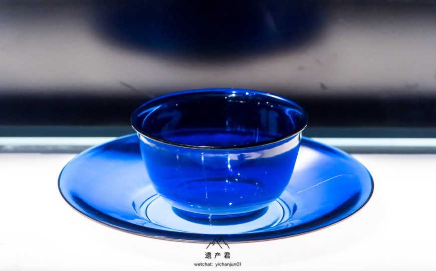 上海玻璃博物馆藏清代宝石蓝玻璃碗和碟