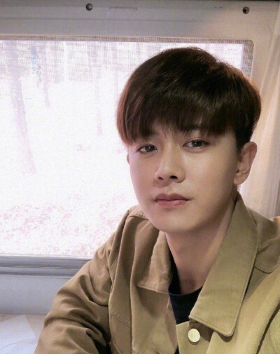 任嘉伦可爱图片