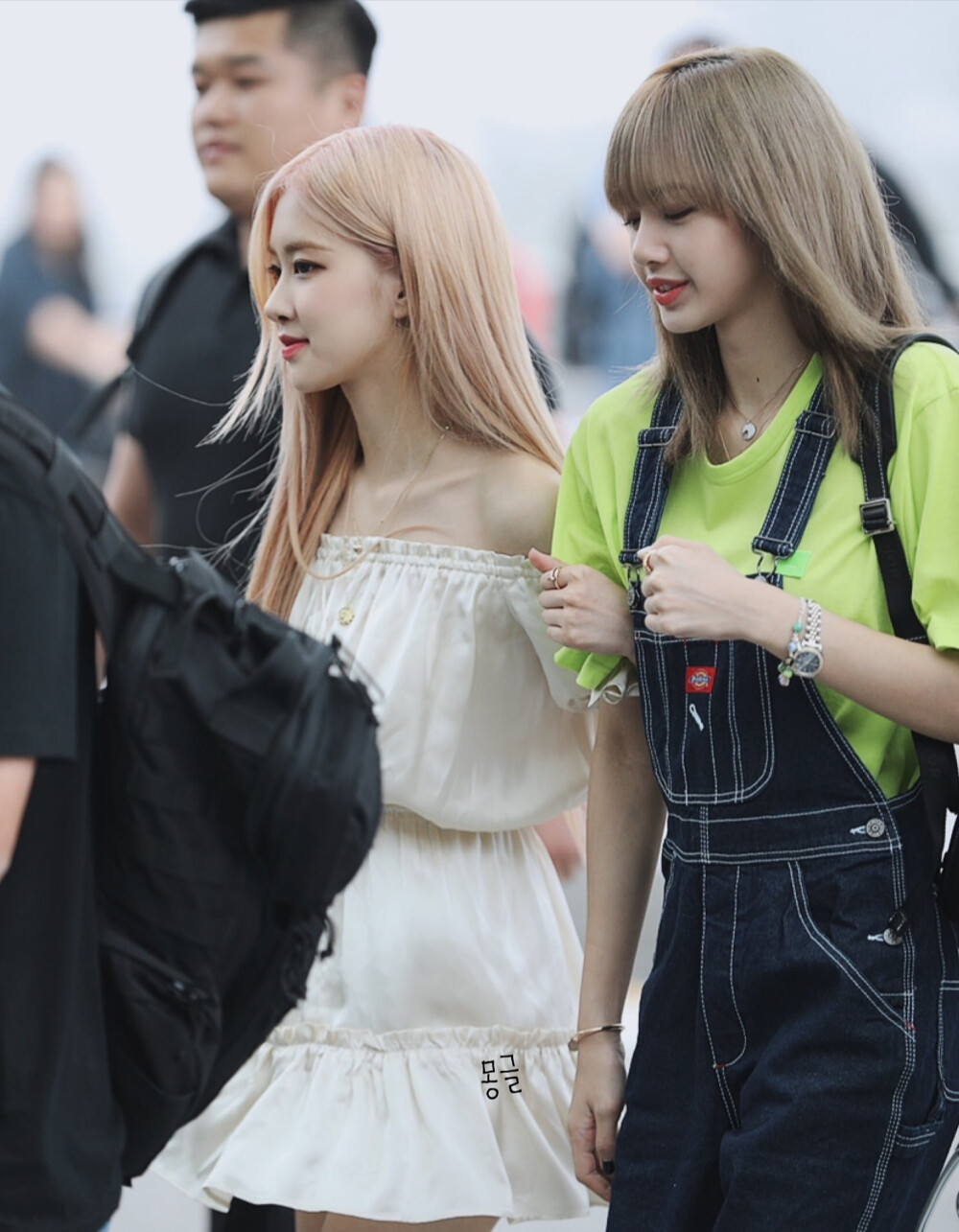 blackpink rosé 朴彩英 lisa 五花肉