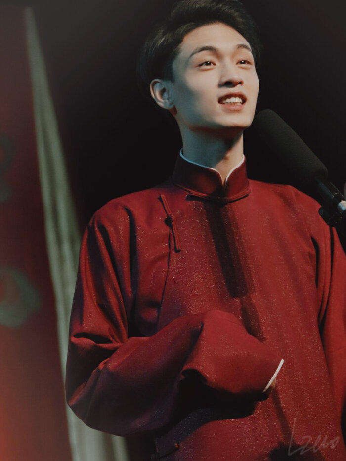秦霄贤 壁纸