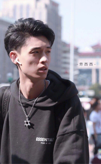 秦霄贤