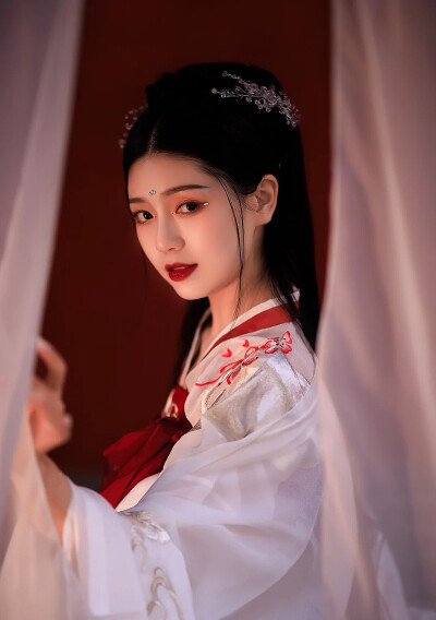 齐胸襦裙美女
