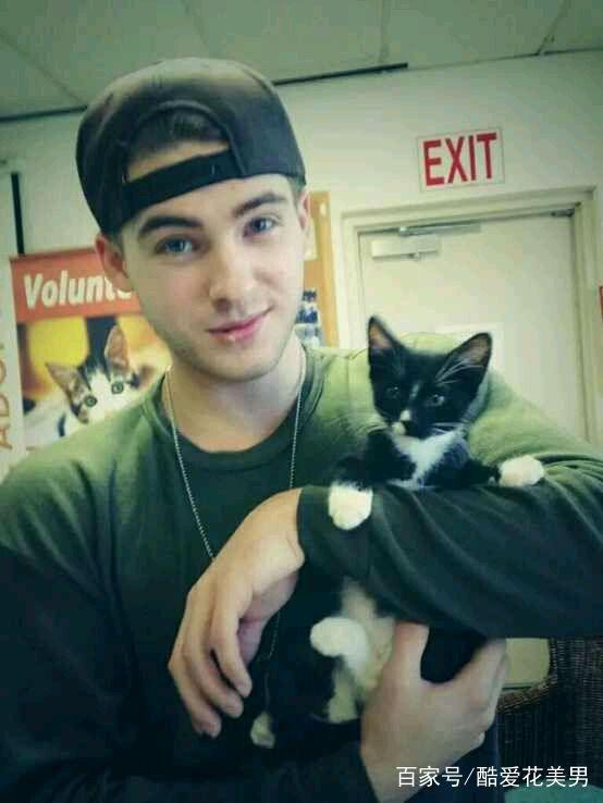 科迪 克里斯蒂安(cody christian),少狼theo扮演者