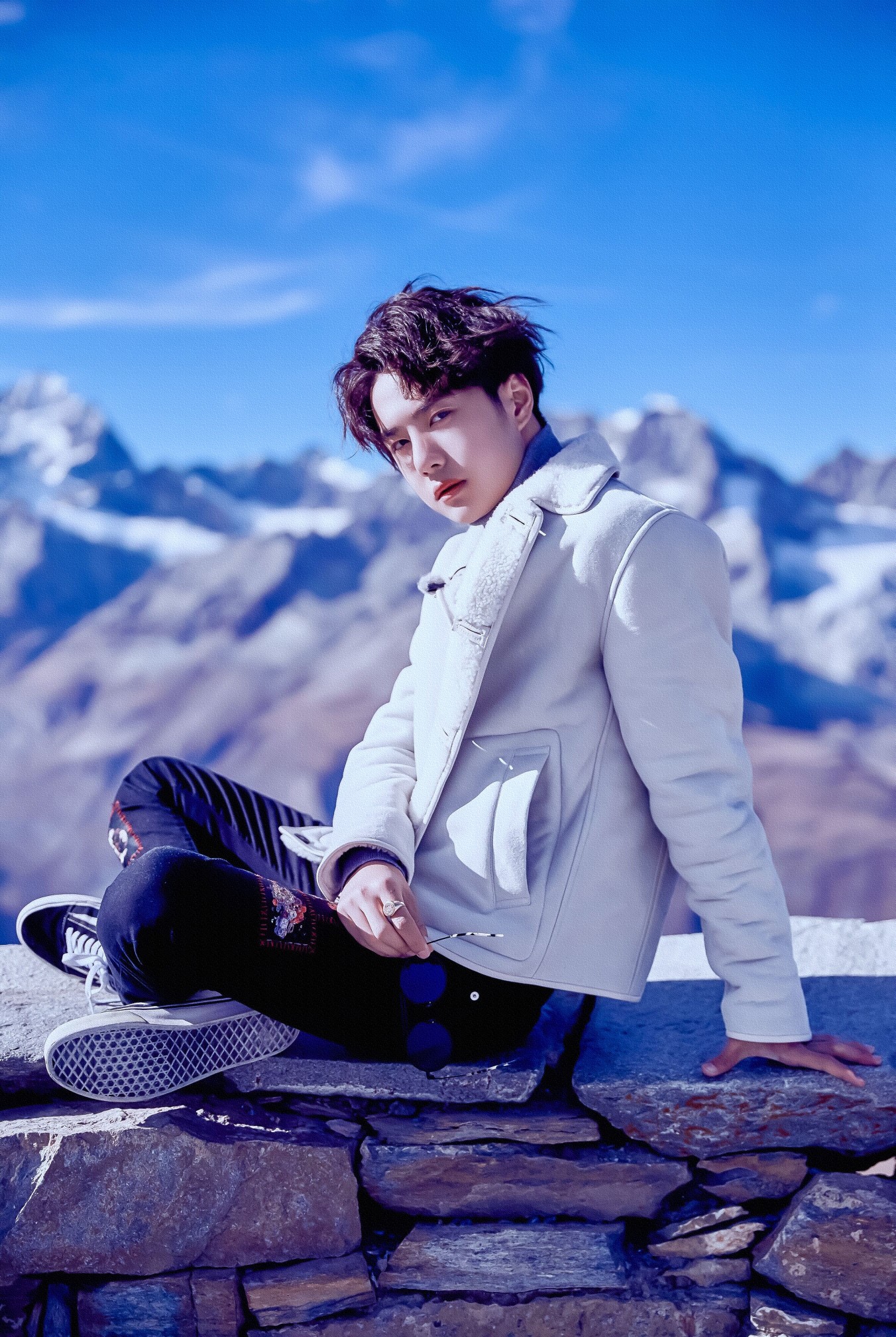 天天向上瑞士特辑 修图「你眸海温涟 藏山高水远@uniq-王一博 cr