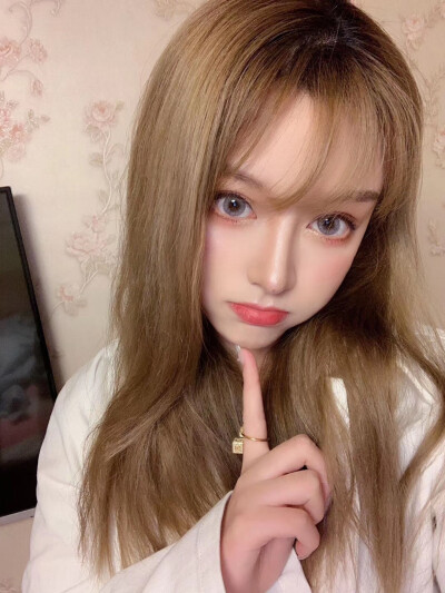 精灵眼对不会化妆的姐妹也非常友好～带上瞬间仙气膨胀禁欲系混血爆弹