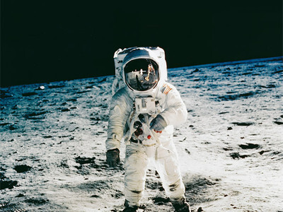 宇航员宇宙飞船