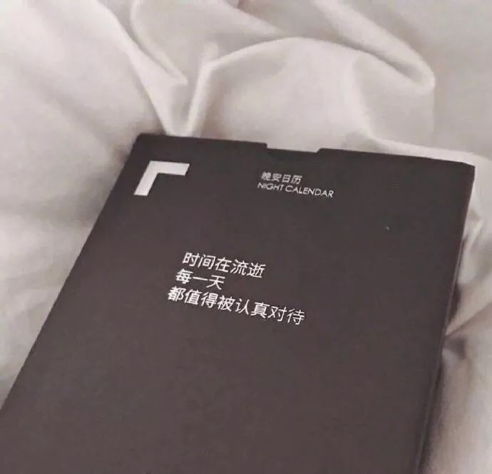 灰色系背景图不回你消息的人就别去打扰了.