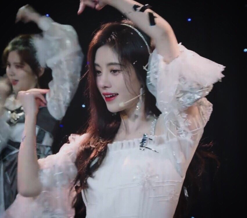 鞠婧祎 冬日#视频看完了还不够继续欣赏我们小鞠总的美图仙女下凡也