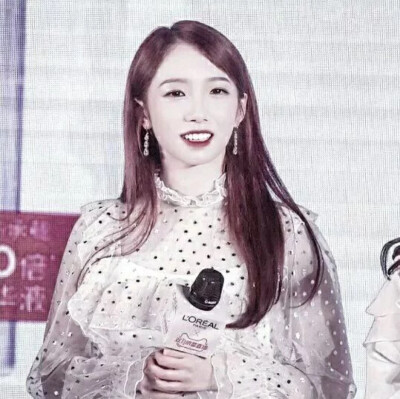 吴宣仪×孟美岐闺猛贩像.