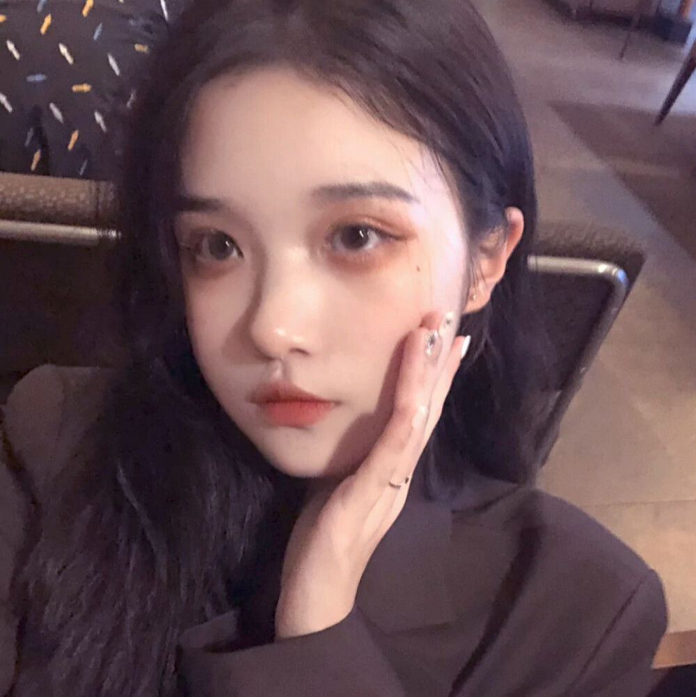 我生在南方 活在南方栽在你手里 总算是去过不一样的地方. 女生头像