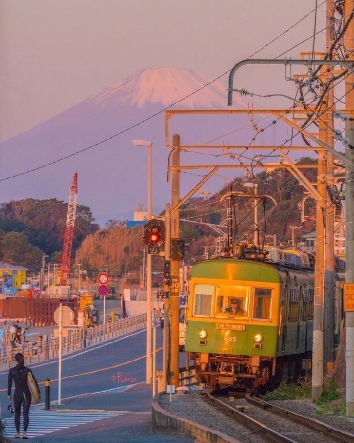 日本镰仓,落日,列车