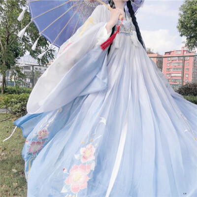 三更梦醒,你是檐上落下的月