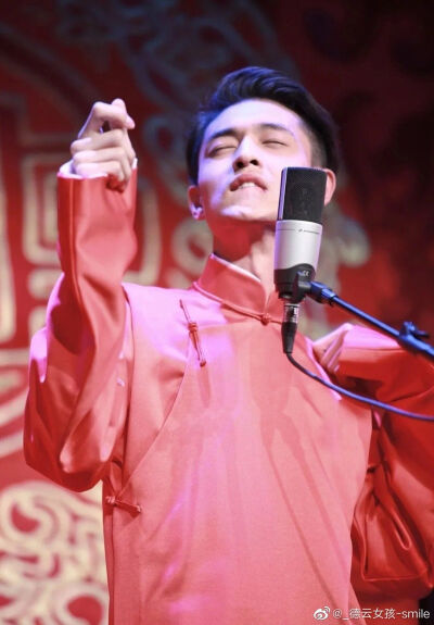 德云社成员哭泣