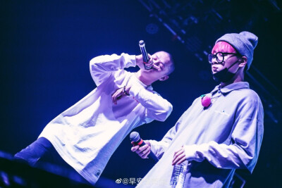 free out (2) round_2 二轮子早 安 and 贰万 ☆图源均来自微博