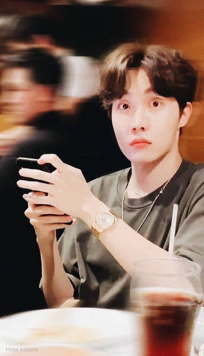 郑号锡生活照男友风 cr logo