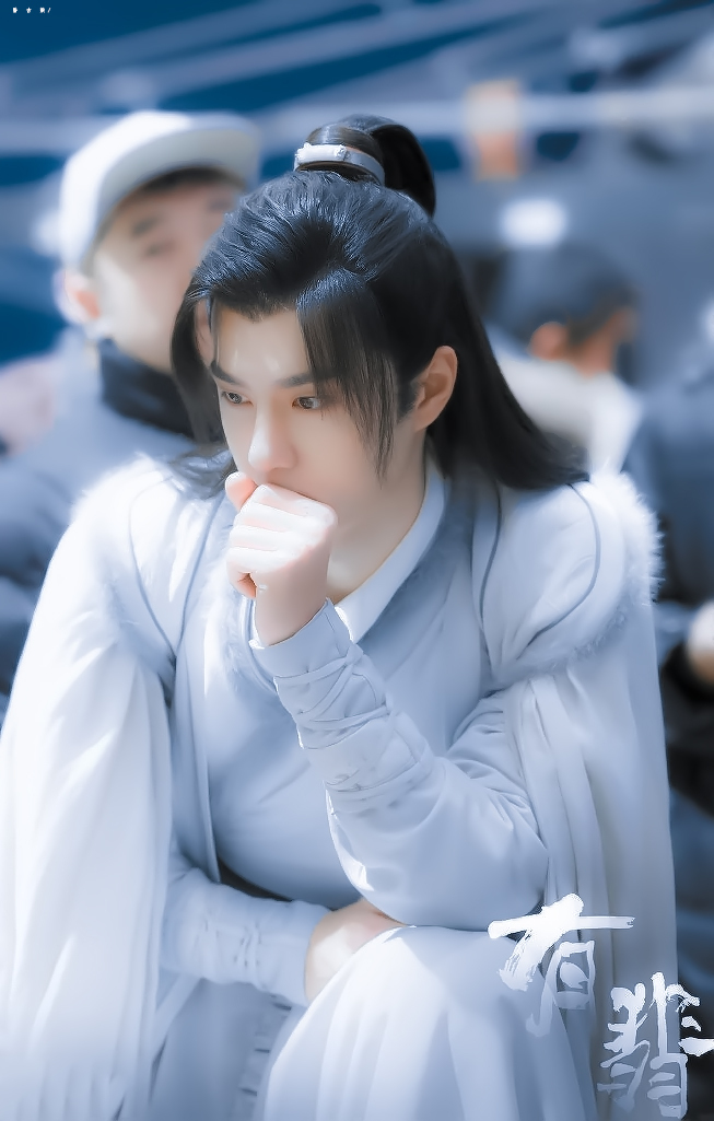 有翡剧照 修图 @uniq-王一博 cr:logo