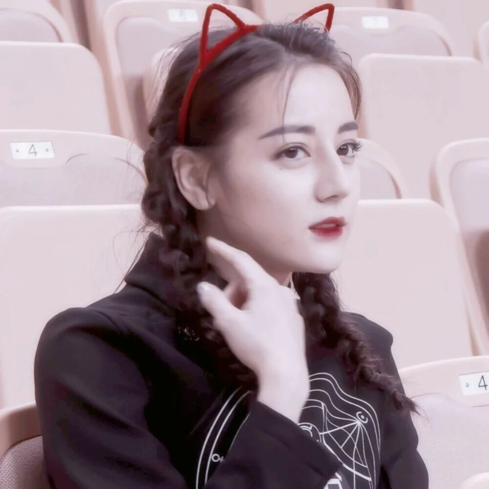 迪丽热巴头像.自调滤镜抱图dd.盗图司马. 二转请注明出自顾萱霏.