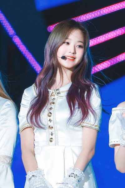 izone张元英手机壁纸