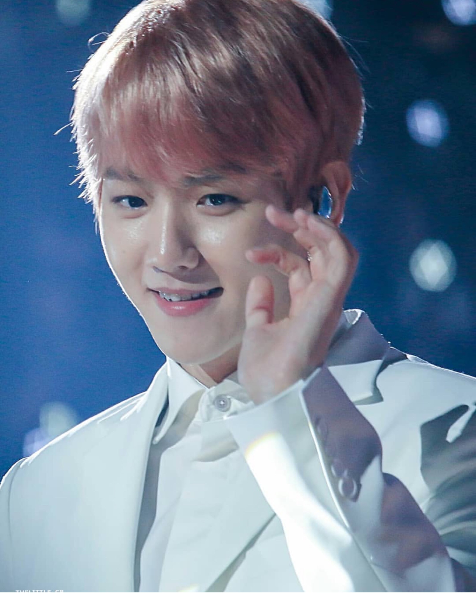 白马十王子边伯贤/边伯贤白西装 白军装 白上衣 各种白衣合集