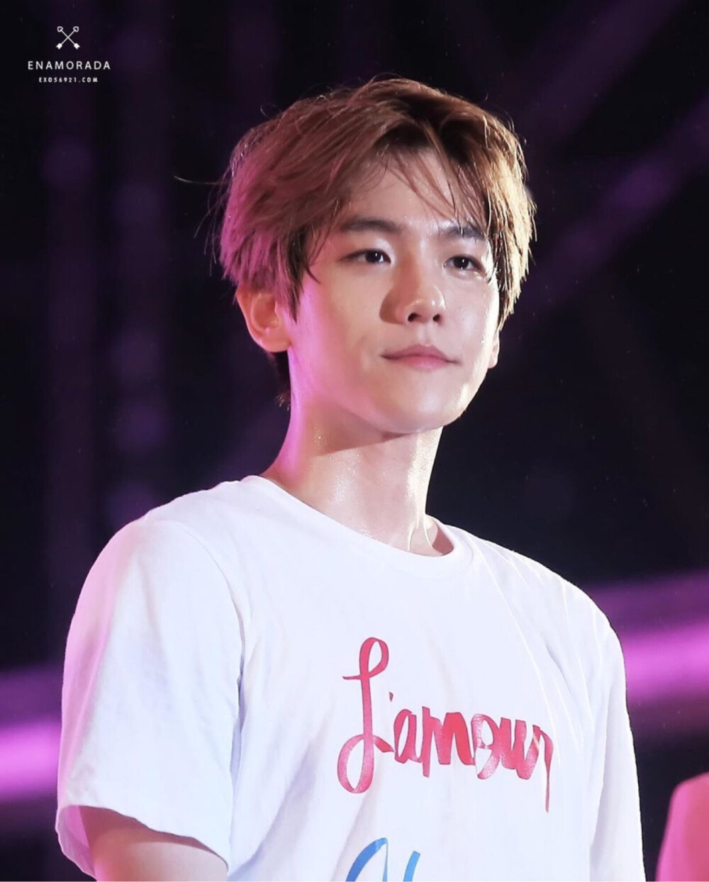 白马十王子边伯贤/不得不说白衣服真的太衬一个男生的温柔了t t 而穿