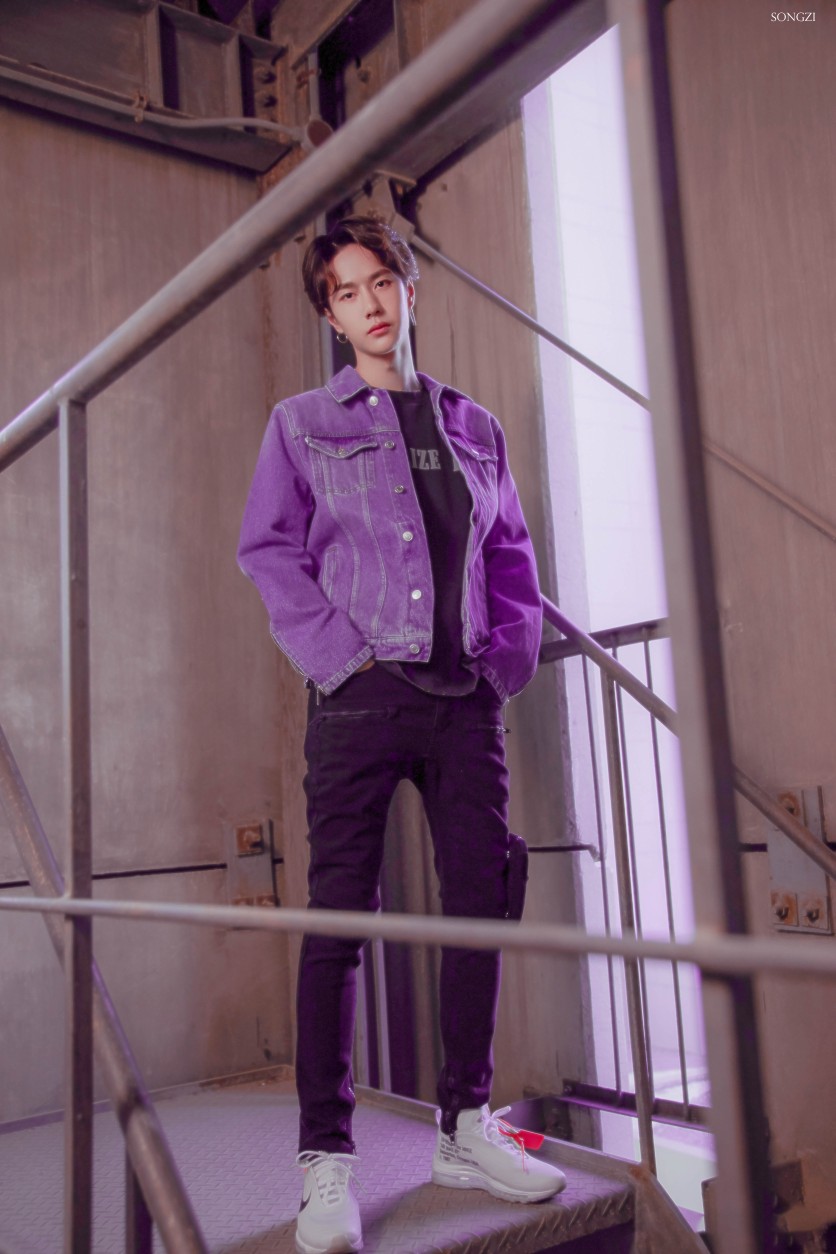 紫色牛仔外套 王一博 
