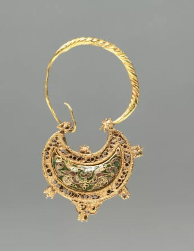 11世纪拜占庭时代的黄金拉丝掐丝珐琅耳环