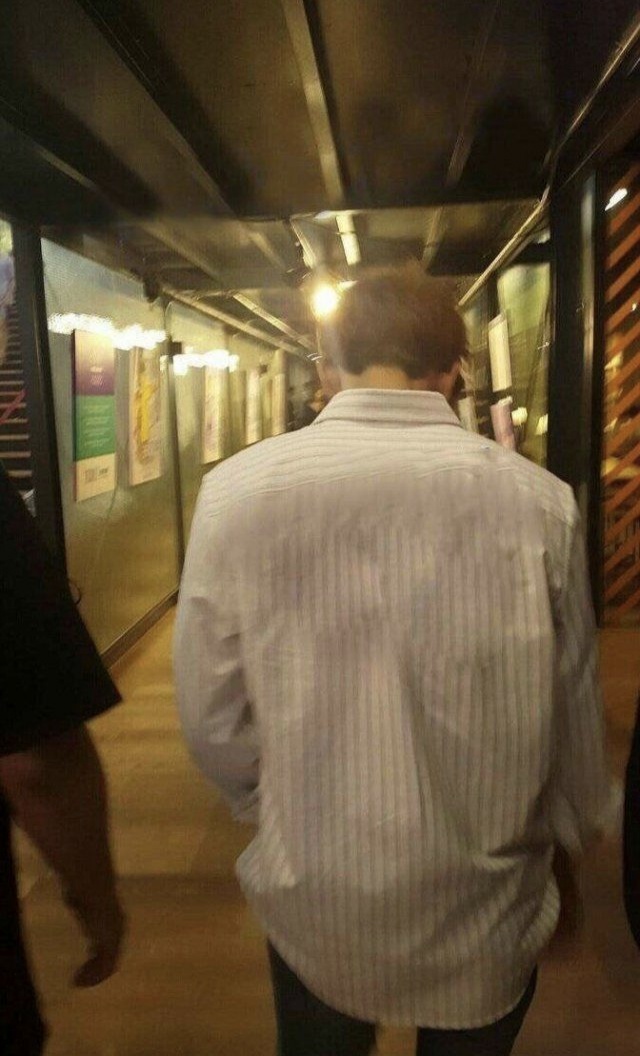 exo边伯贤 #头像 #壁纸 #女友视角 #背影 #机场