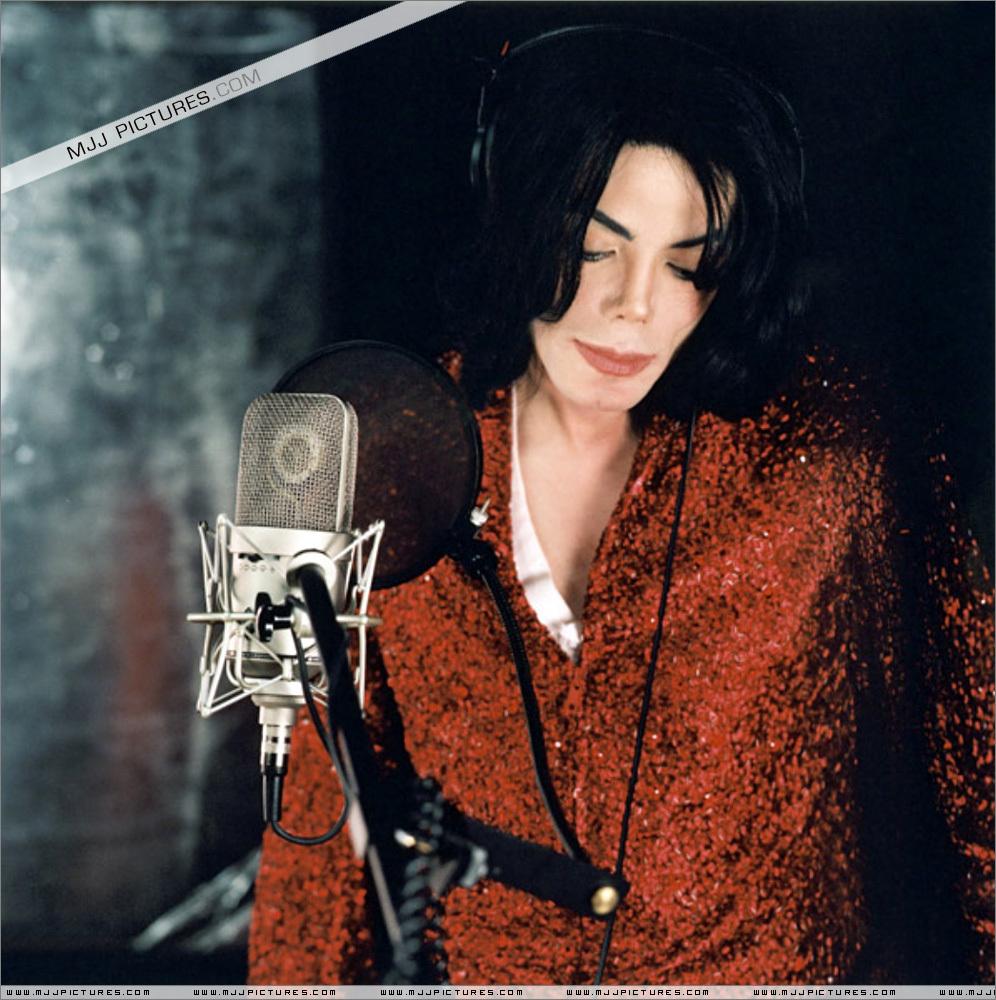 出生于美国印第安纳州加里市,美国流行乐男演唱家