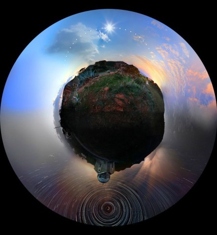 再通过后期拼接,完成了这张360度全景摄影,一个画面记录下一天的日出