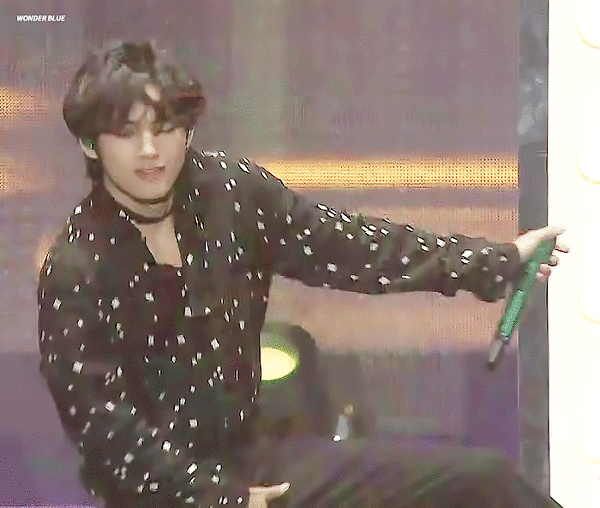 防弹少年团 bts 小面包 薇薇 小六 v 金泰亨动图 gif