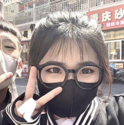 真人情侣带口罩真人头像超拽