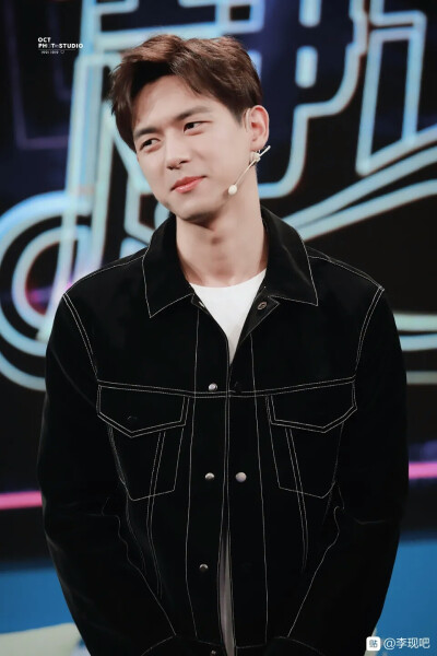 李现笑起来