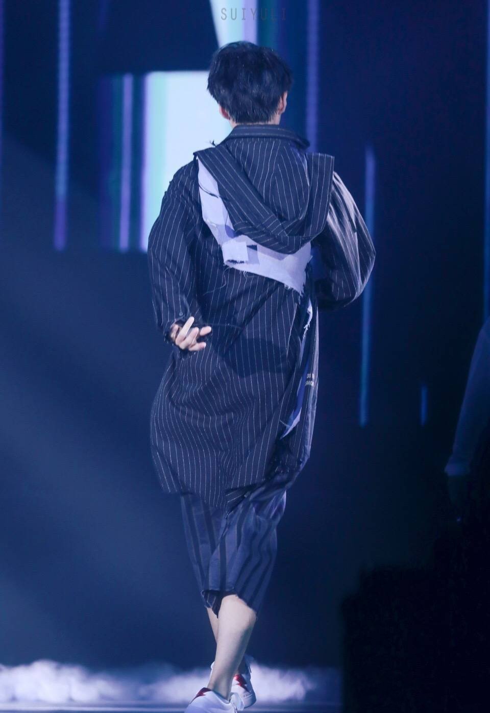 王俊凯◎背影 cr:logo - 堆糖,美图壁纸兴趣社区