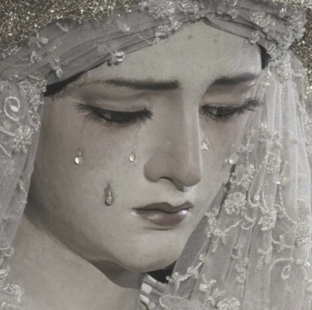 流泪圣母像图片