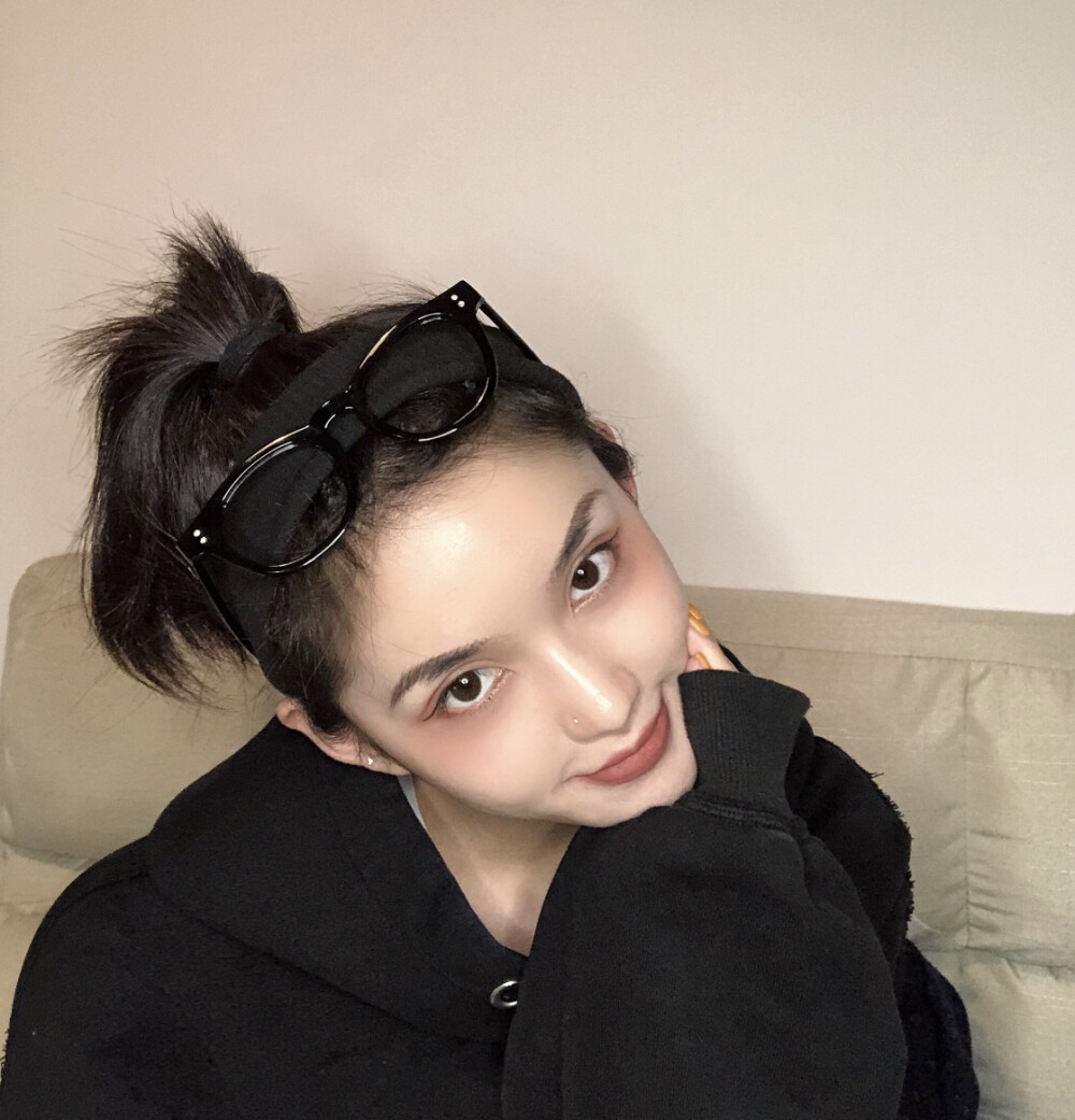 有没有懂车的朋友 现在天气越来越冷了 给我介绍一个300万以下 两块钱