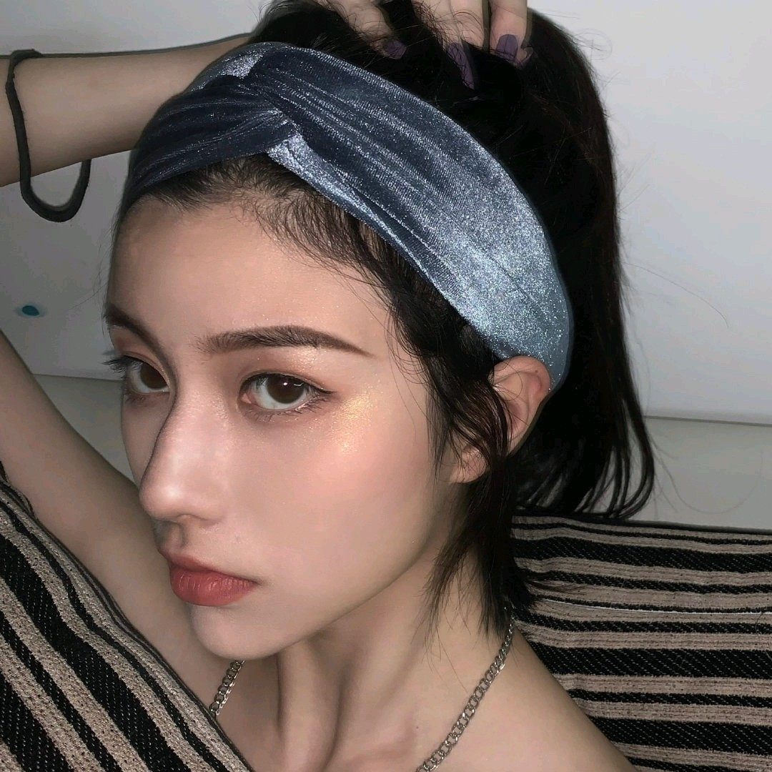 成熟时尚精致女头高清女生头像